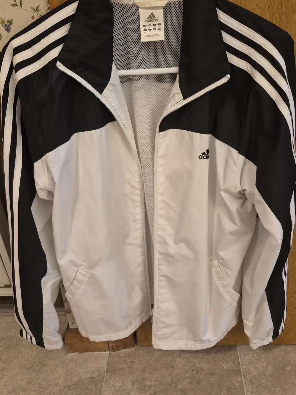**JACKET IS MEDIUM. PANTS ARE LARGE**Adidas Black and White Two-Piece Tracksuit. - Picture 2 of 9